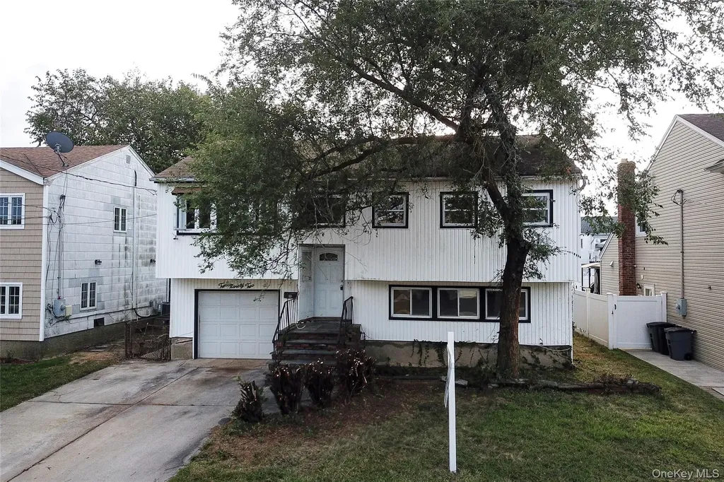 292 Westside Avenue Freeport NY 11520