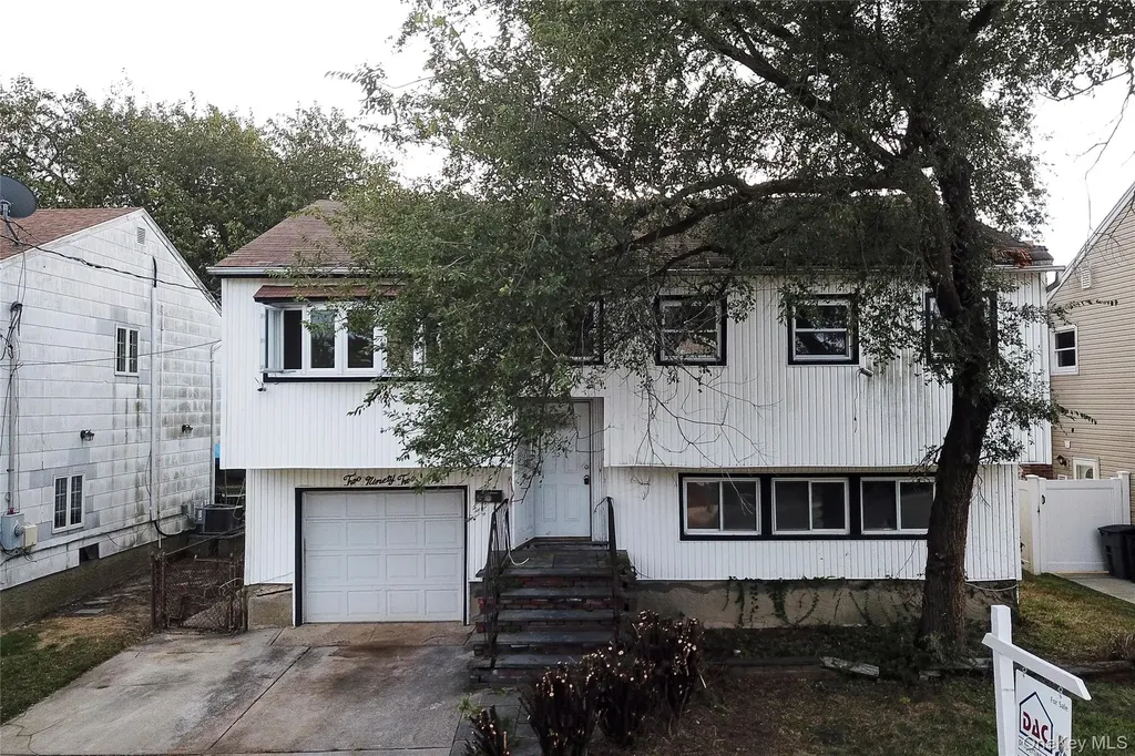 292 Westside Avenue Freeport NY 11520