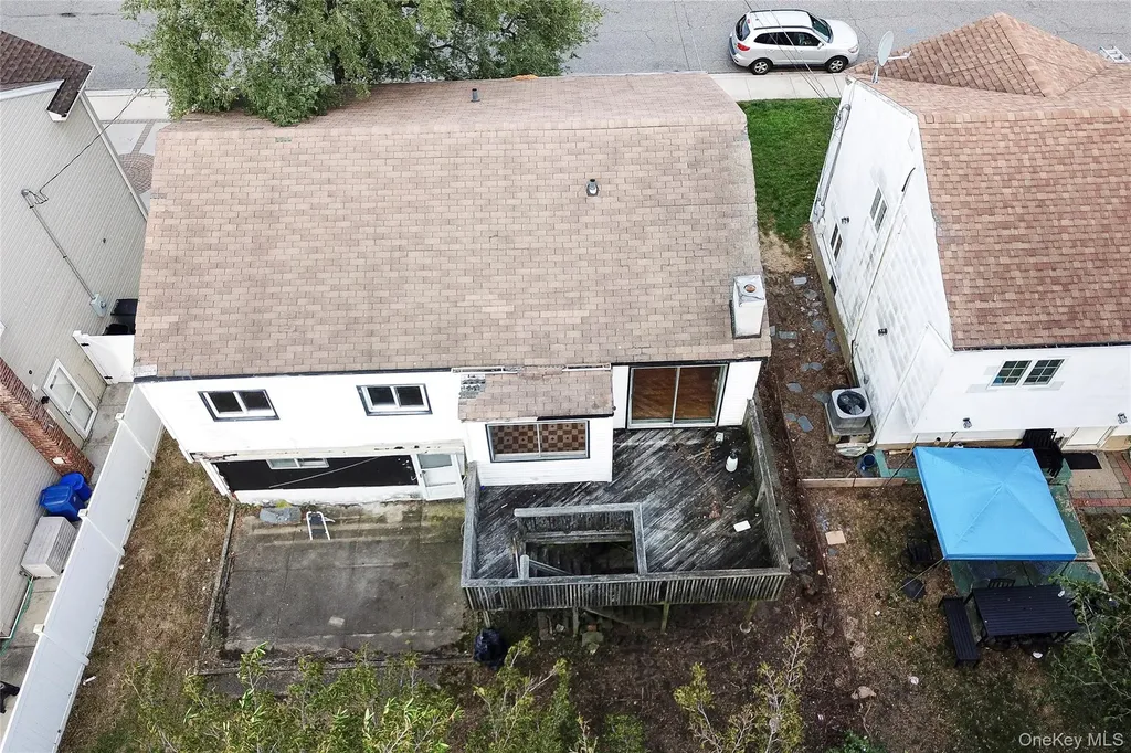 292 Westside Avenue Freeport NY 11520
