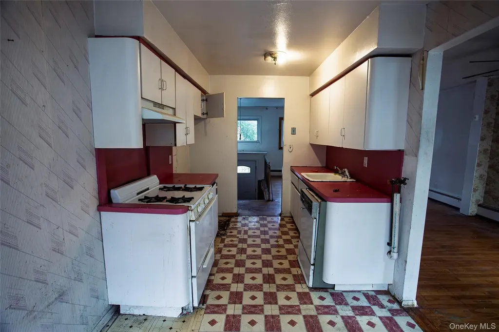 292 Westside Avenue Freeport NY 11520