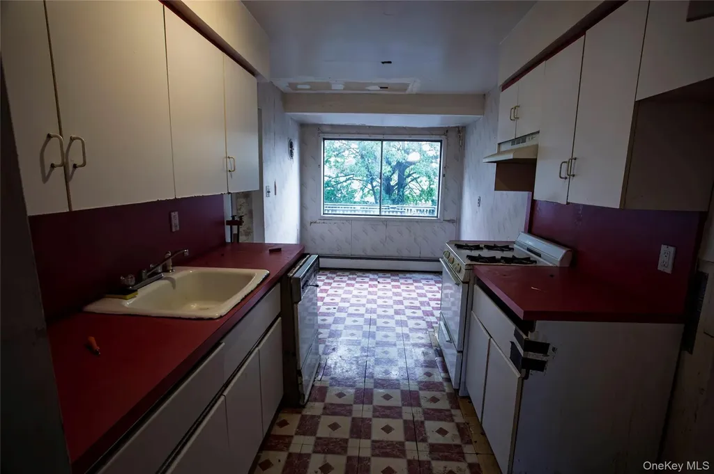 292 Westside Avenue Freeport NY 11520