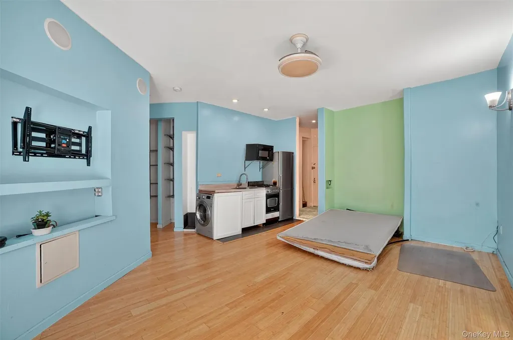 941 Jerome Avenue Bronx NY 10452