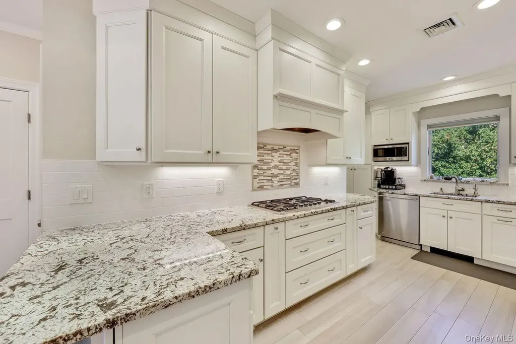 252 Cedar Avenue Hewlett Bay Park NY 11557