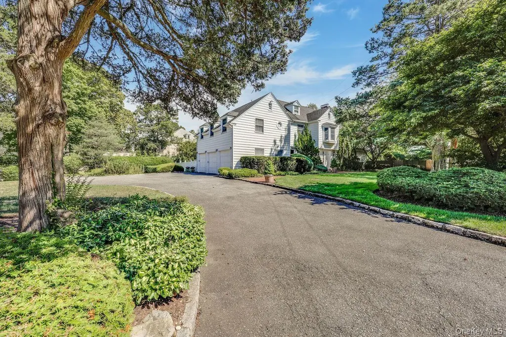 252 Cedar Avenue Hewlett Bay Park NY 11557