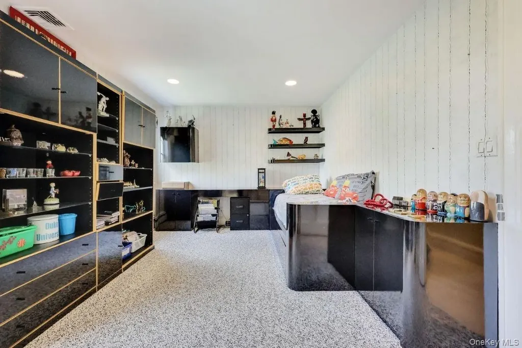 252 Cedar Avenue Hewlett Bay Park NY 11557