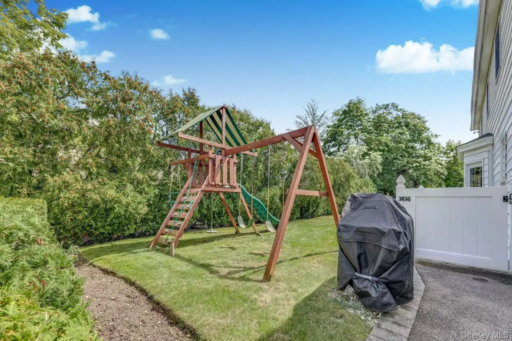252 Cedar Avenue Hewlett Bay Park NY 11557