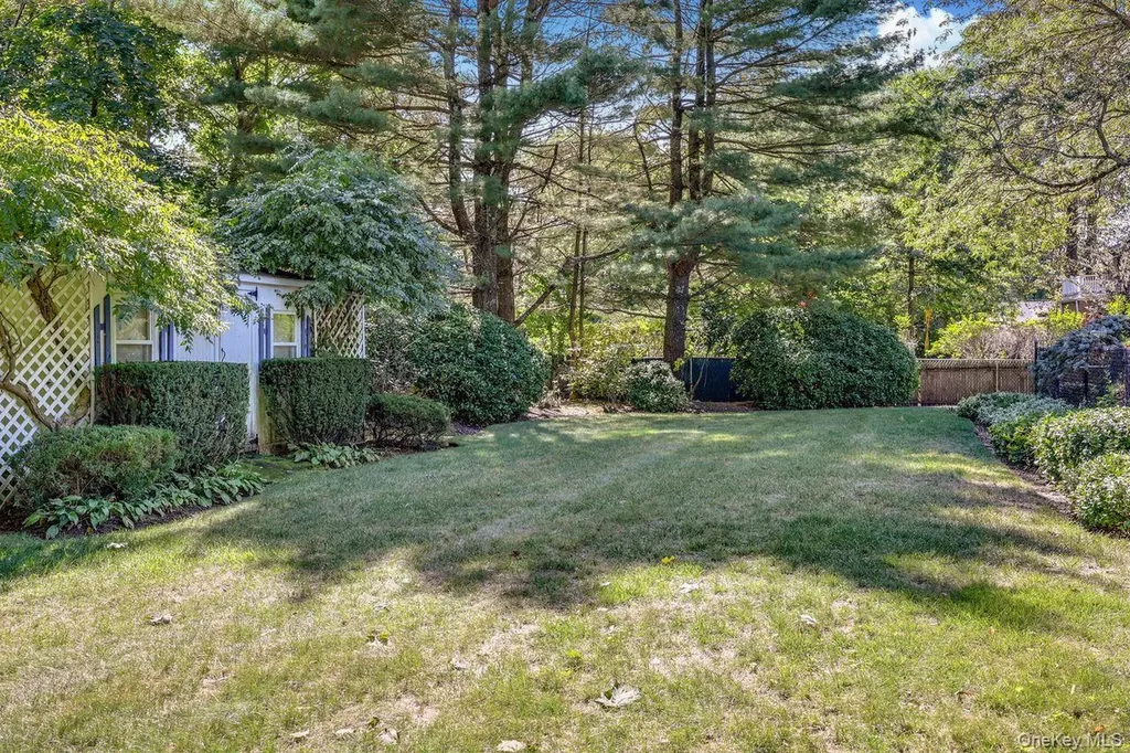 252 Cedar Avenue Hewlett Bay Park NY 11557