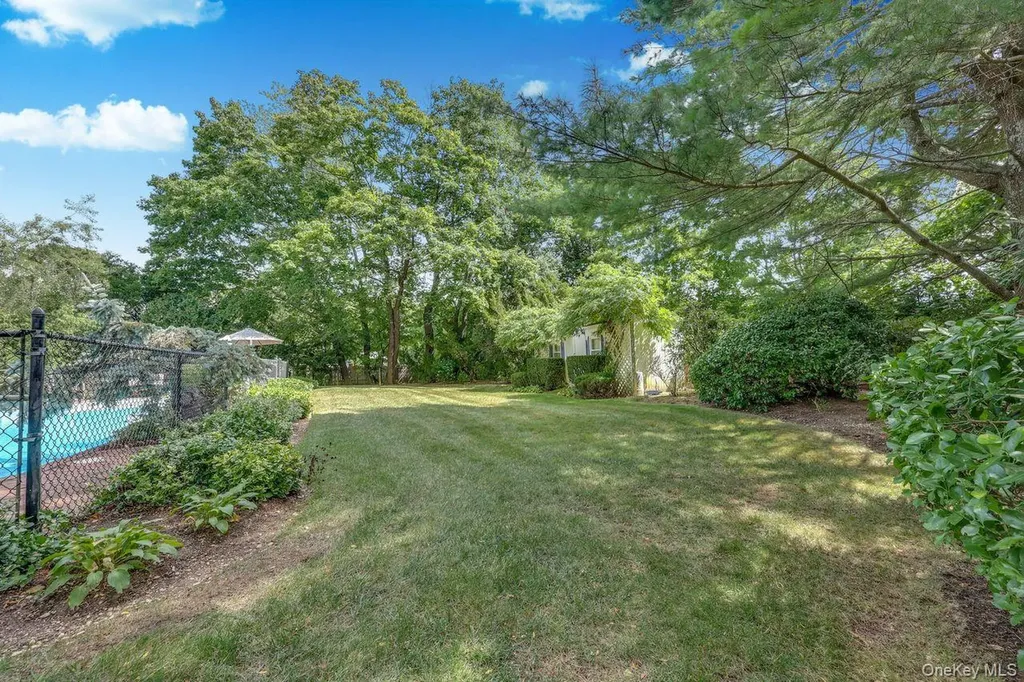 252 Cedar Avenue Hewlett Bay Park NY 11557