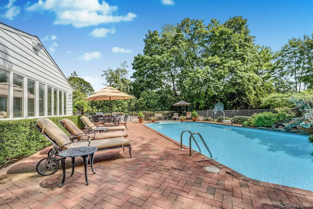 252 Cedar Avenue Hewlett Bay Park NY 11557