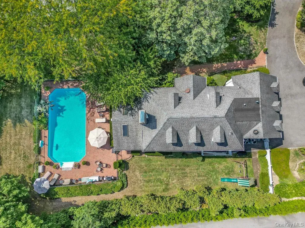252 Cedar Avenue Hewlett Bay Park NY 11557