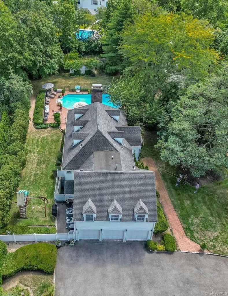 252 Cedar Avenue Hewlett Bay Park NY 11557