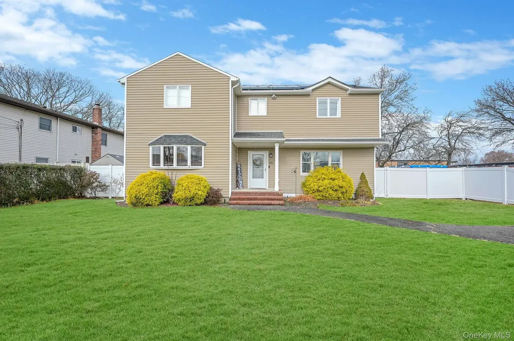 45 Feustal Street Lindenhurst NY 11757