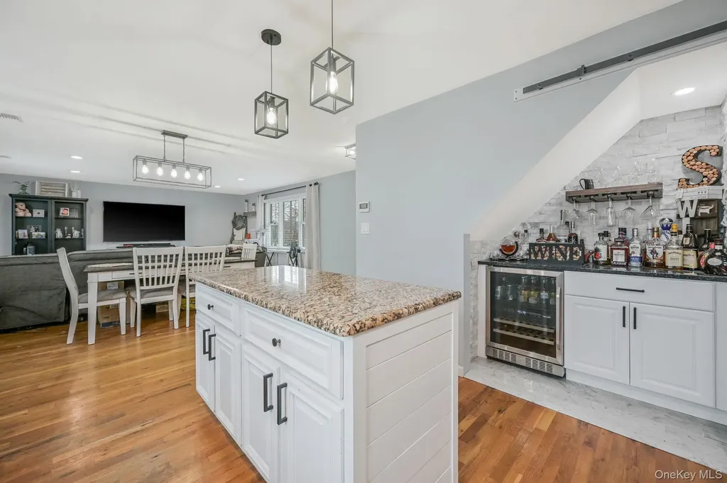 45 Feustal Street Lindenhurst NY 11757
