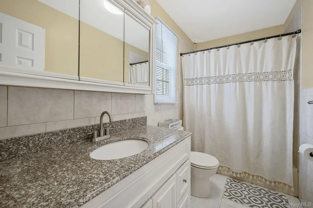 45 Feustal Street Lindenhurst NY 11757