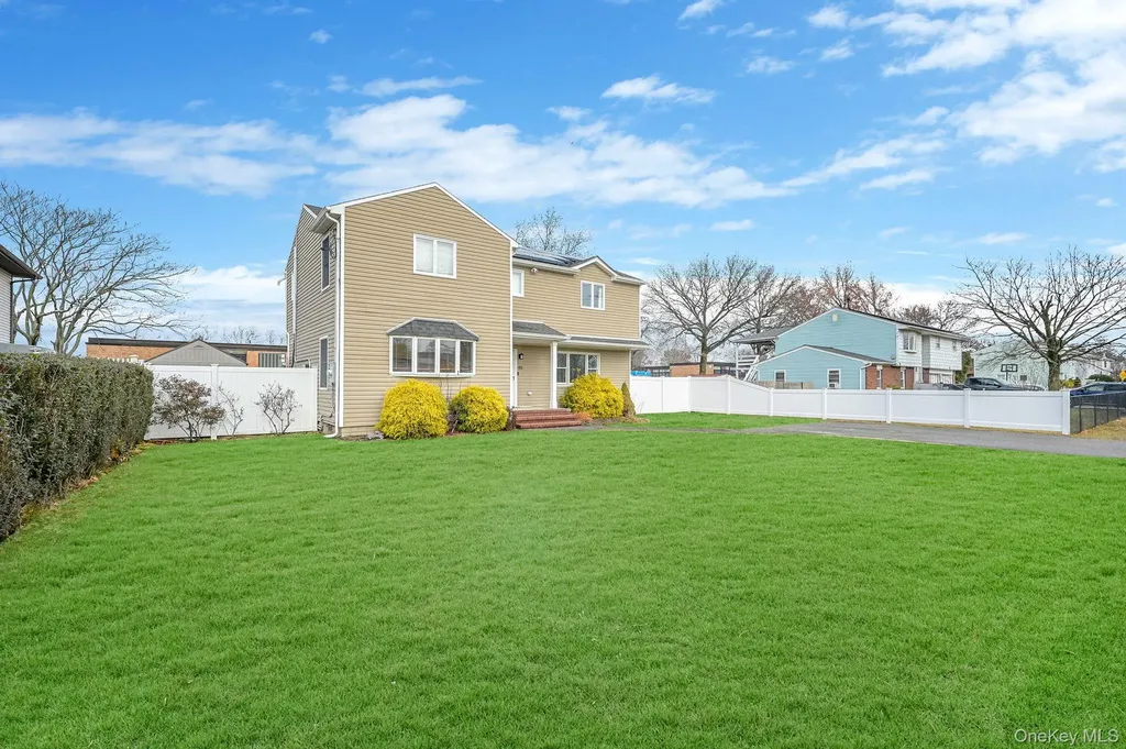 45 Feustal Street Lindenhurst NY 11757
