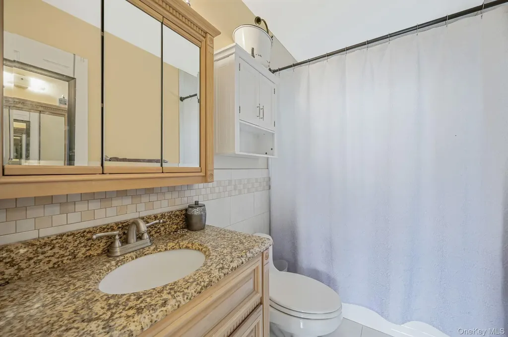 45 Feustal Street Lindenhurst NY 11757