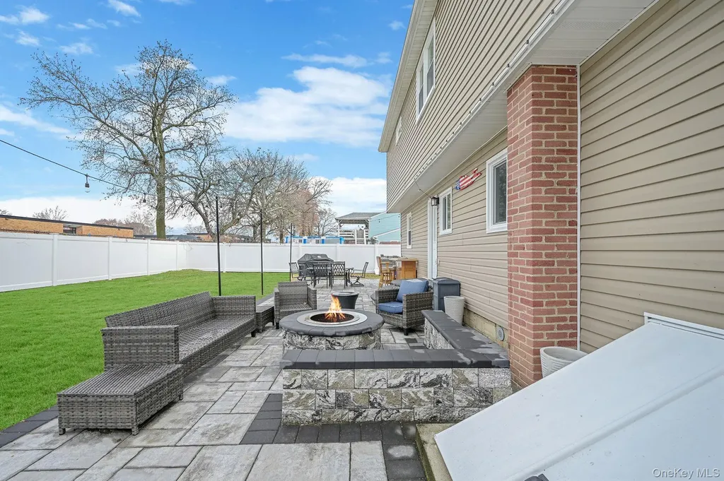 45 Feustal Street Lindenhurst NY 11757