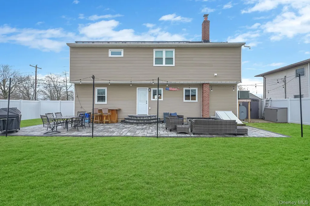 45 Feustal Street Lindenhurst NY 11757