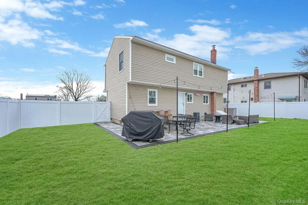 45 Feustal Street Lindenhurst NY 11757