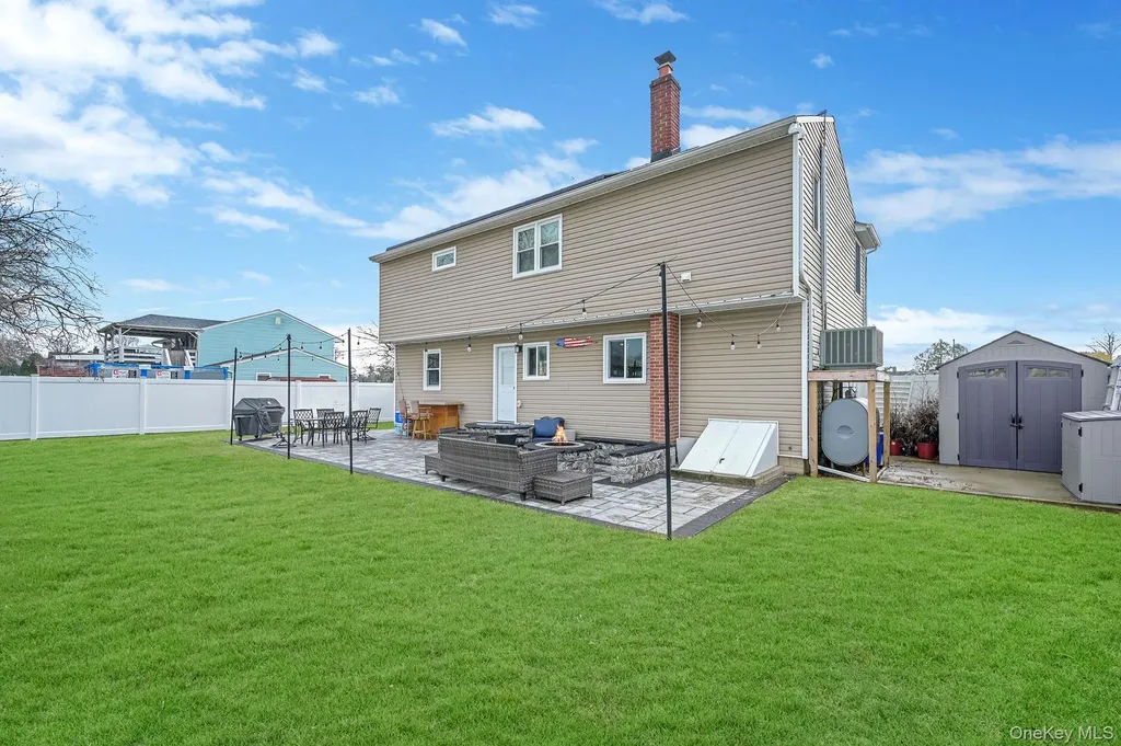 45 Feustal Street Lindenhurst NY 11757