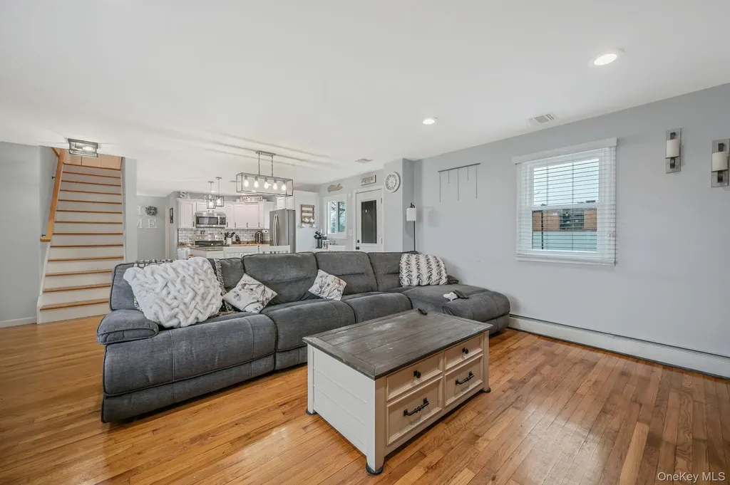 45 Feustal Street Lindenhurst NY 11757