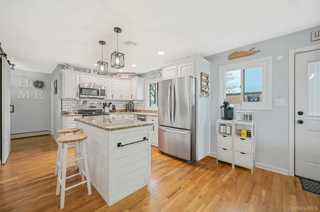 45 Feustal Street Lindenhurst NY 11757