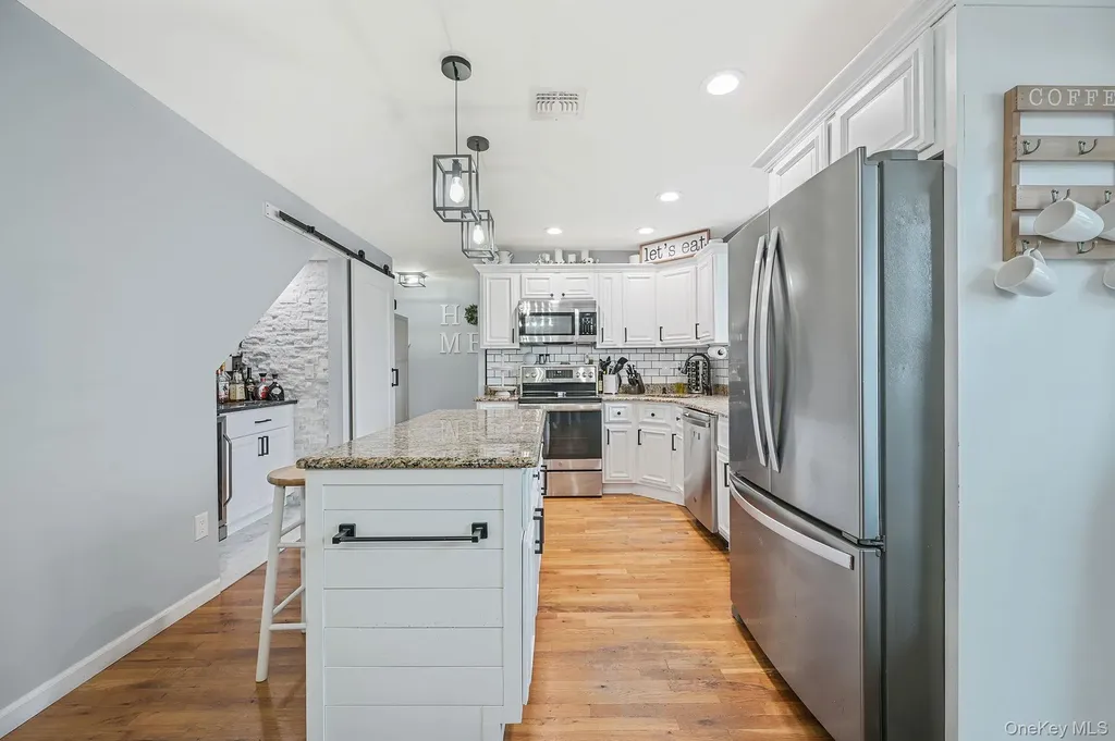 45 Feustal Street Lindenhurst NY 11757