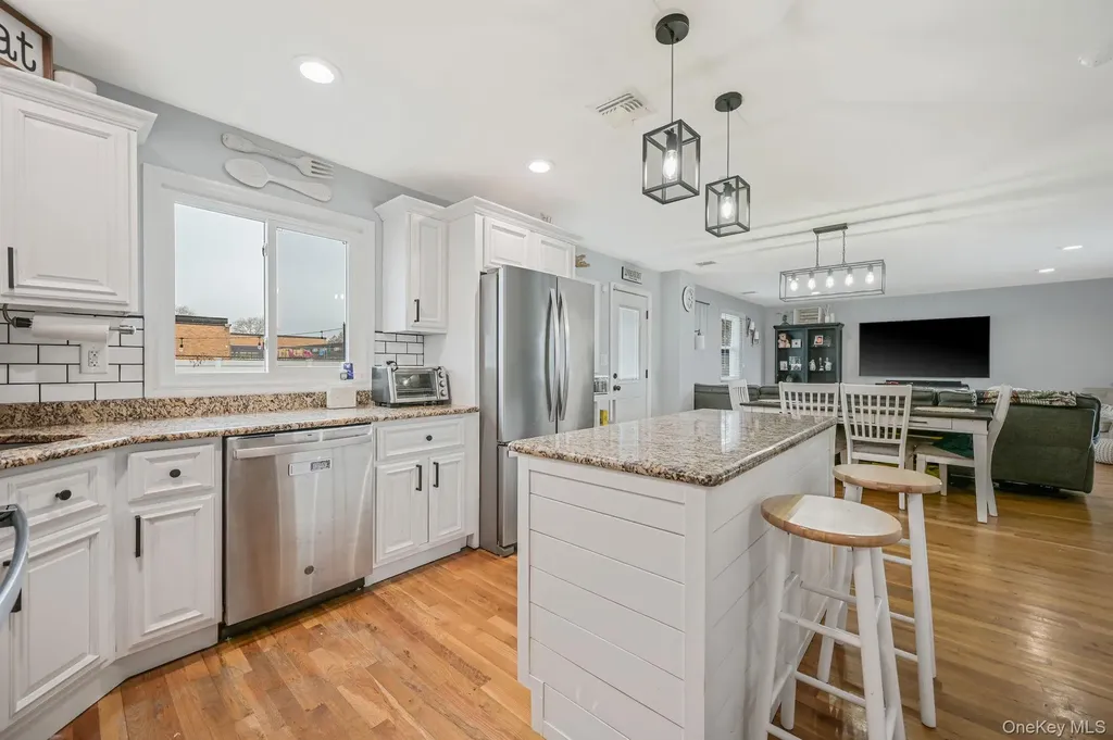 45 Feustal Street Lindenhurst NY 11757