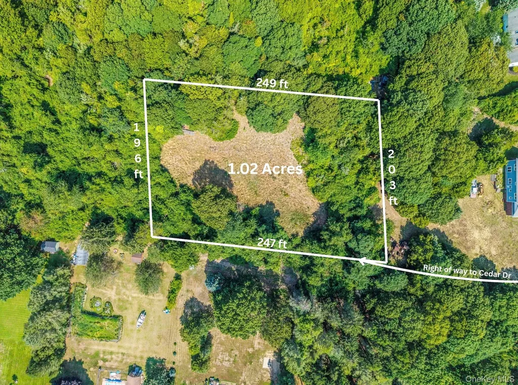 702 Cedar Drive East Marion NY 11939