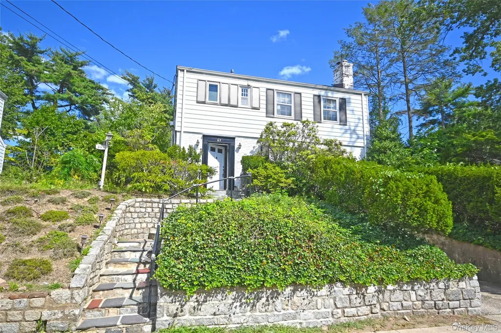65 Hampshire Road Great Neck NY 11023