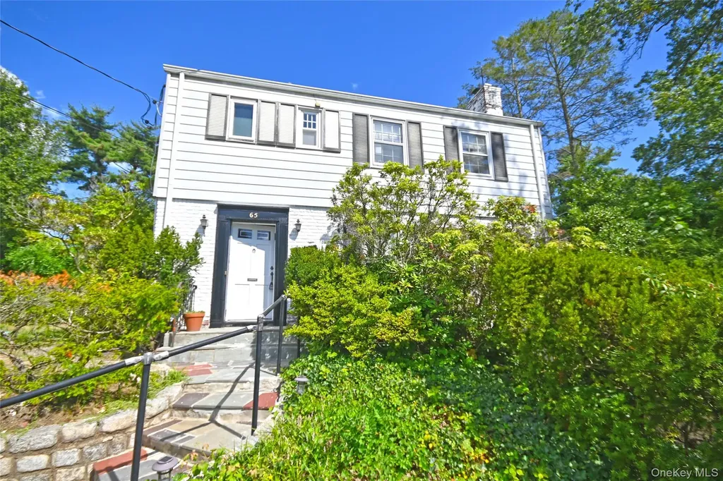 65 Hampshire Road Great Neck NY 11023