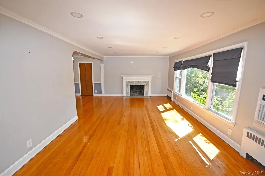 65 Hampshire Road Great Neck NY 11023