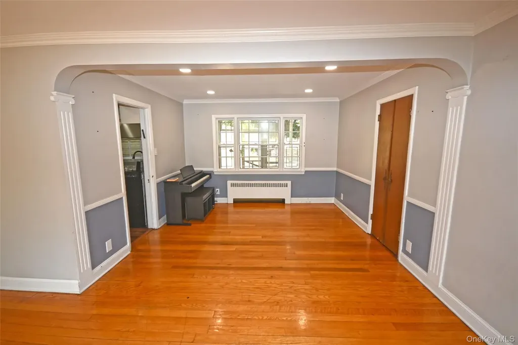 65 Hampshire Road Great Neck NY 11023