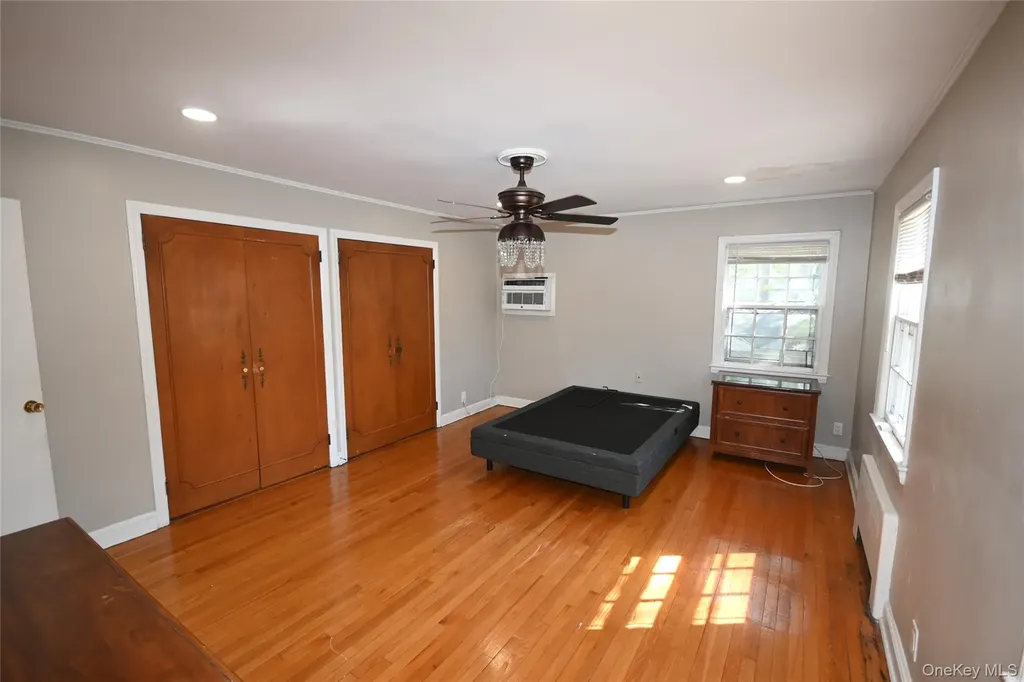 65 Hampshire Road Great Neck NY 11023