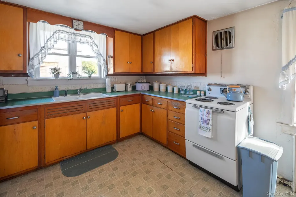 107 Railroad Avenue Other NY 12122