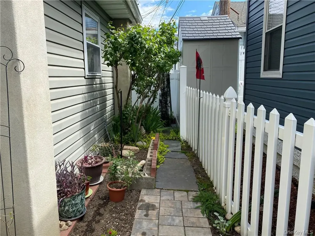 181C Edgewater Bronx NY 10465