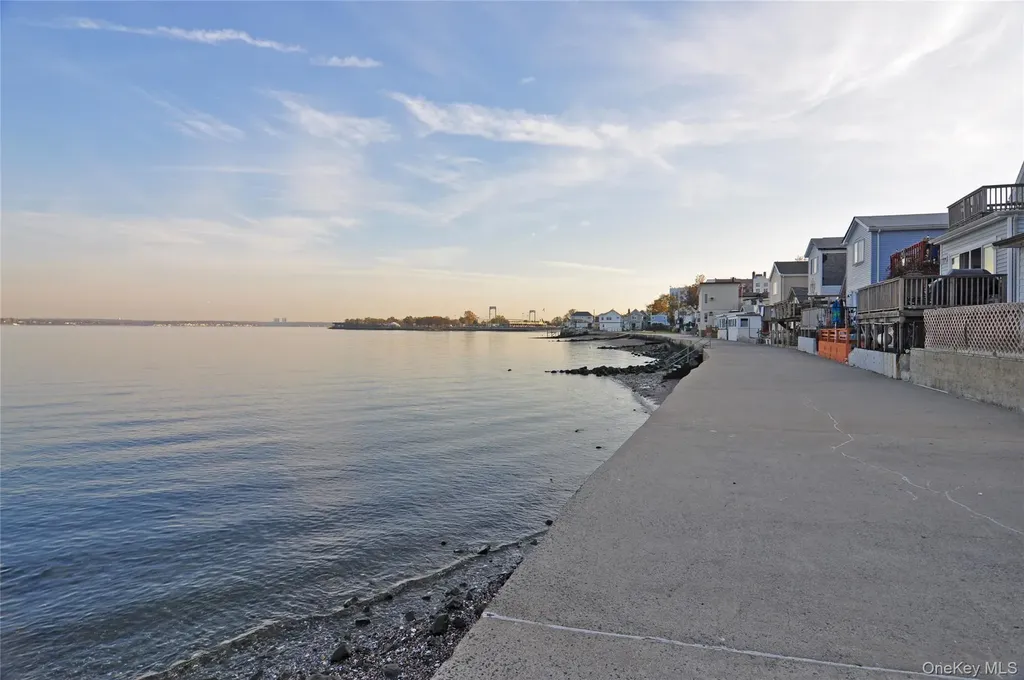 181C Edgewater Bronx NY 10465