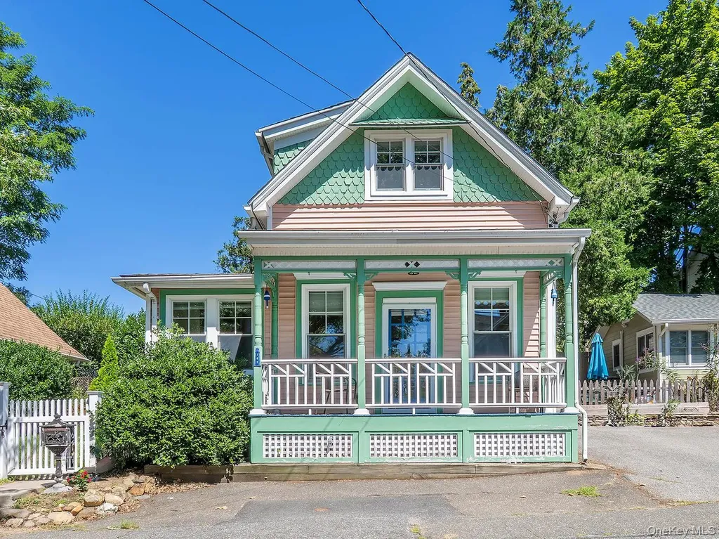 182 14th Avenue Sea Cliff NY 11579