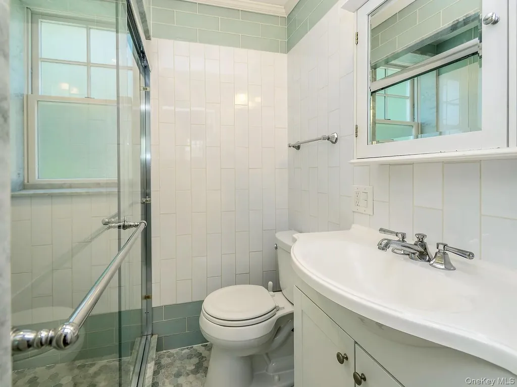 182 14th Avenue Sea Cliff NY 11579