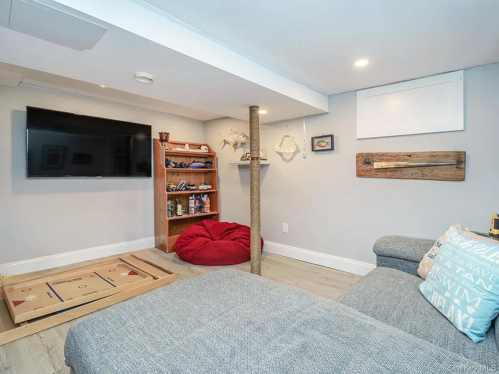 182 14th Avenue Sea Cliff NY 11579