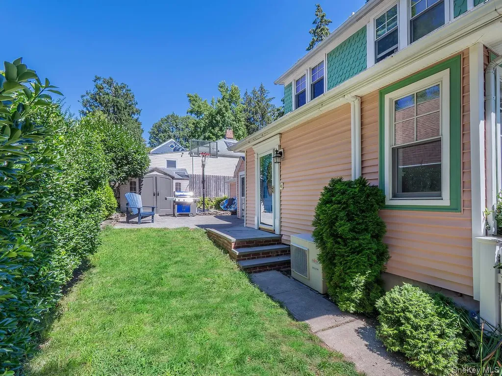 182 14th Avenue Sea Cliff NY 11579