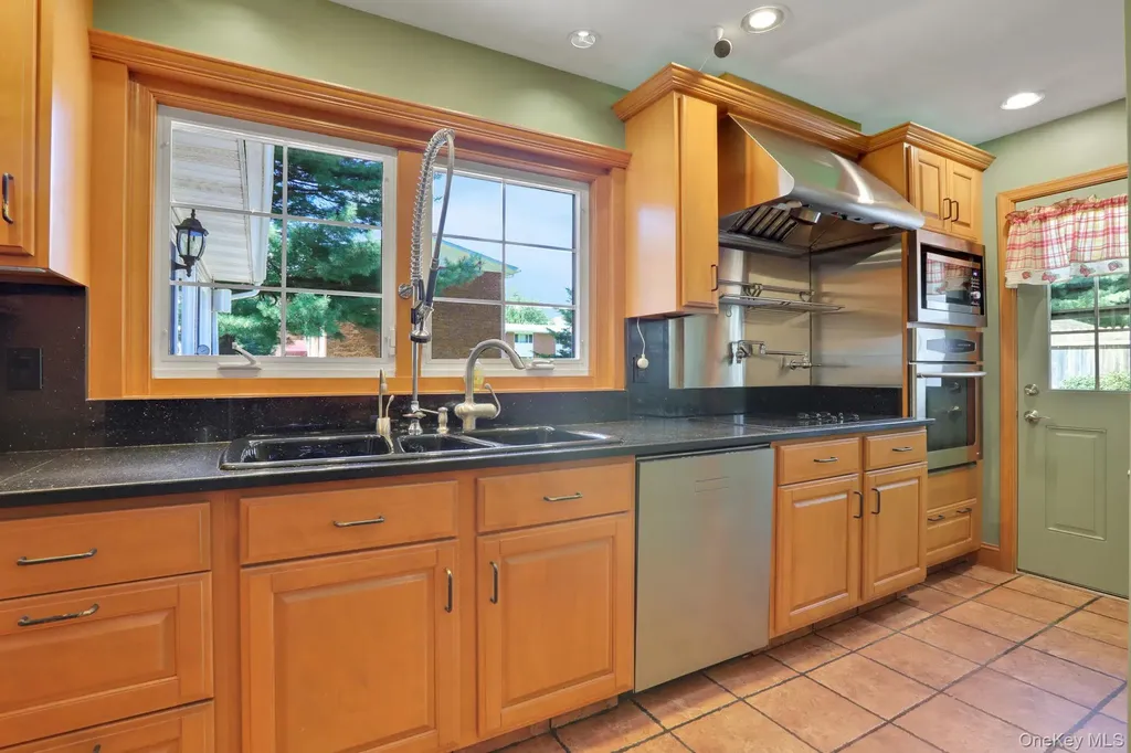 1041 Pine Place Kingston NY 12401