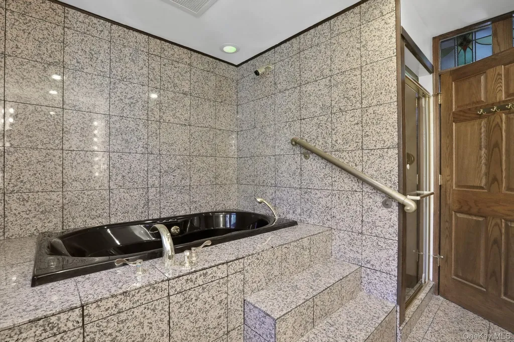 1041 Pine Place Kingston NY 12401