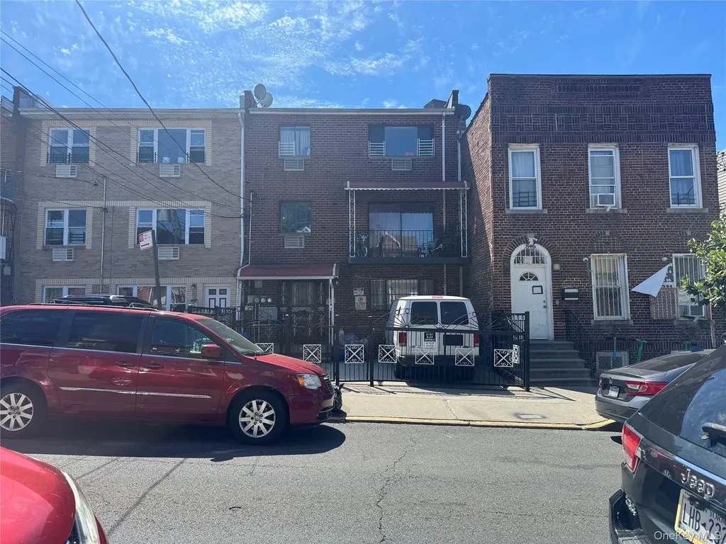 848 E 214th Street Bronx NY 10467