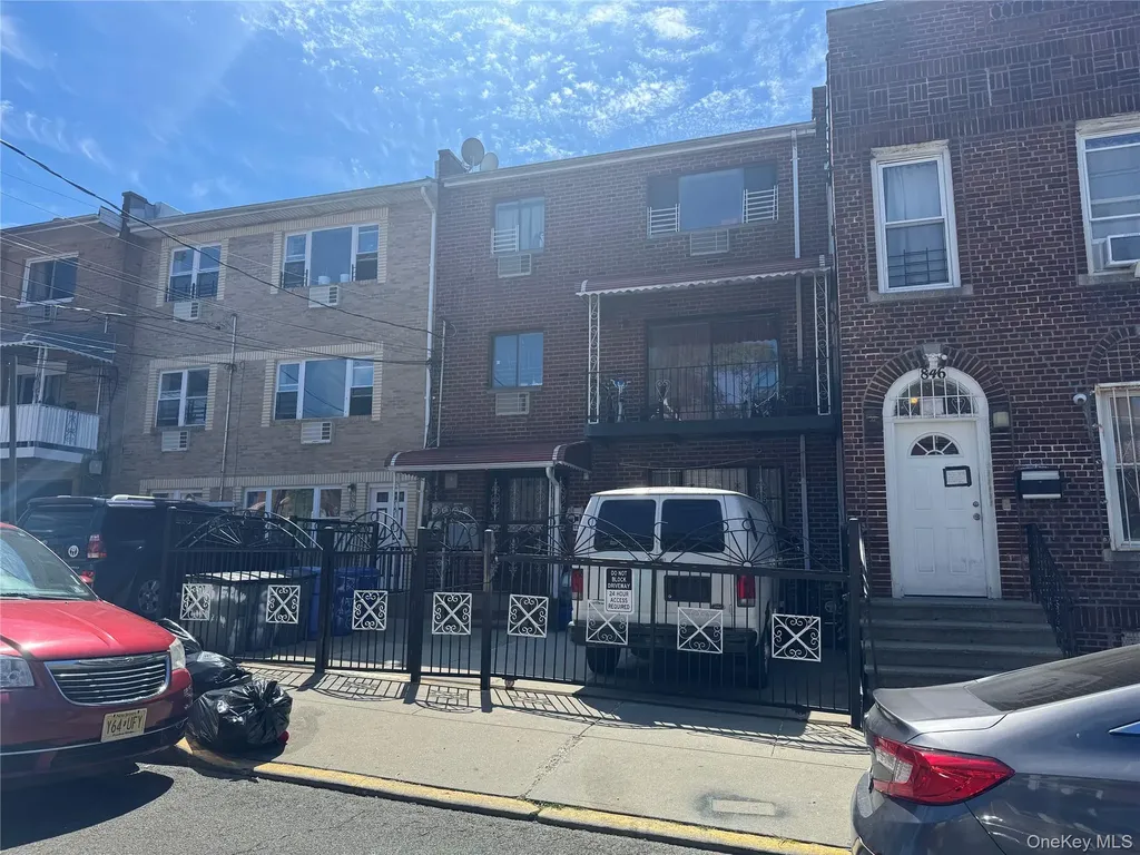 848 E 214th Street Bronx NY 10467
