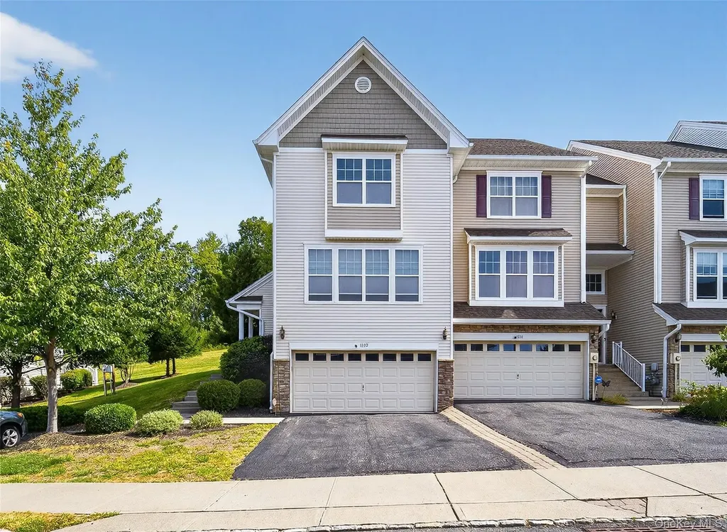 1802 Hawthorn Way New Windsor NY 12553
