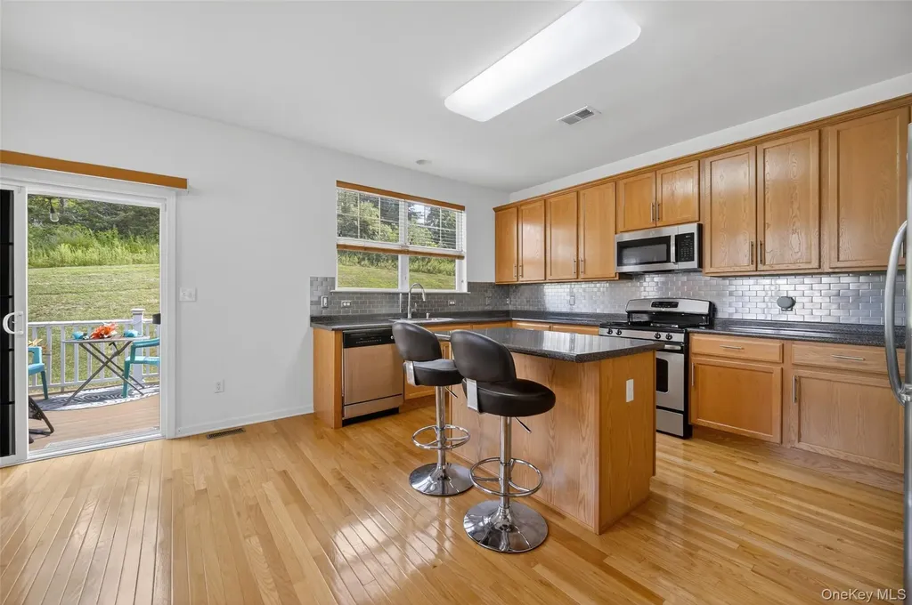 1802 Hawthorn Way New Windsor NY 12553