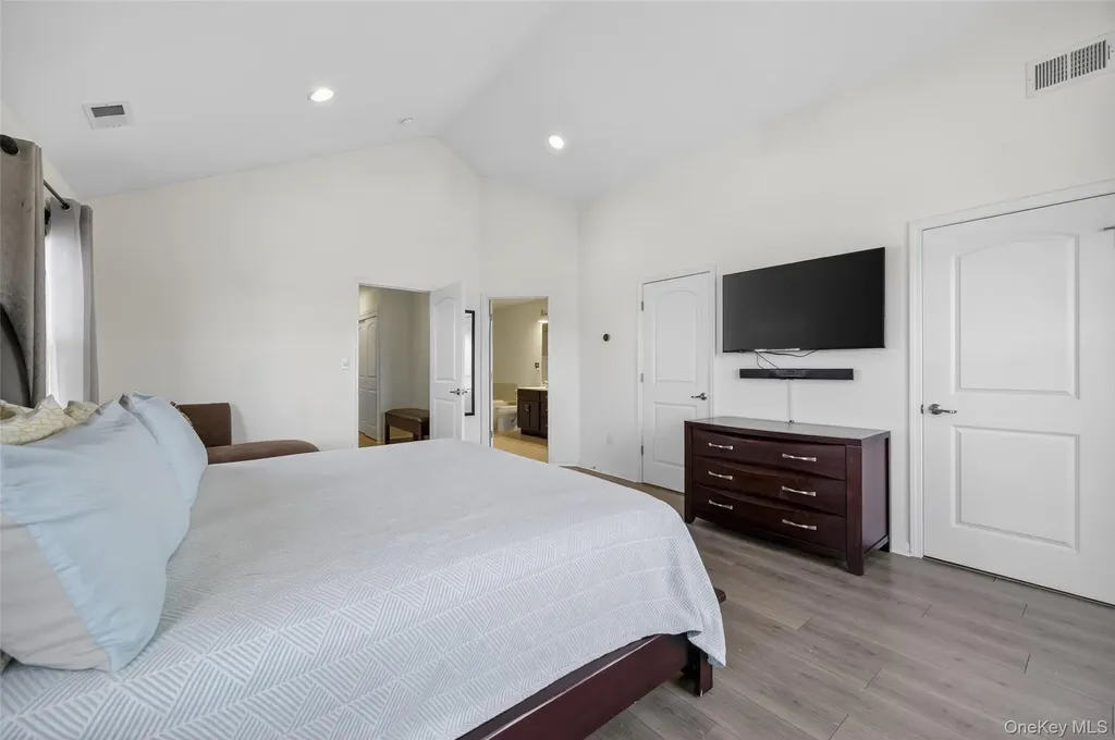 1802 Hawthorn Way New Windsor NY 12553