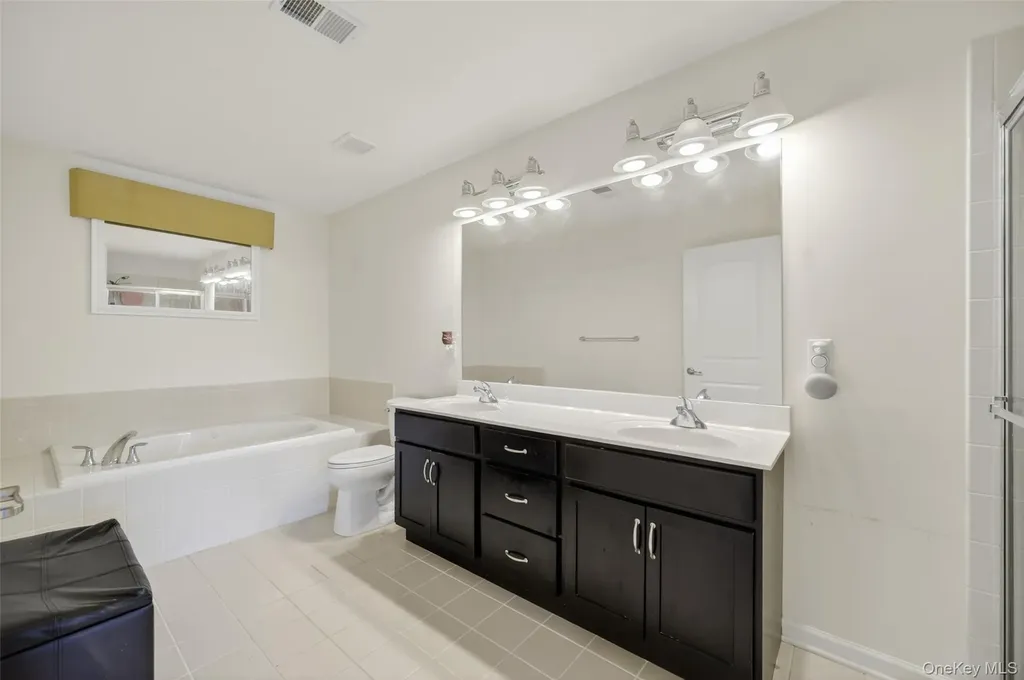 1802 Hawthorn Way New Windsor NY 12553