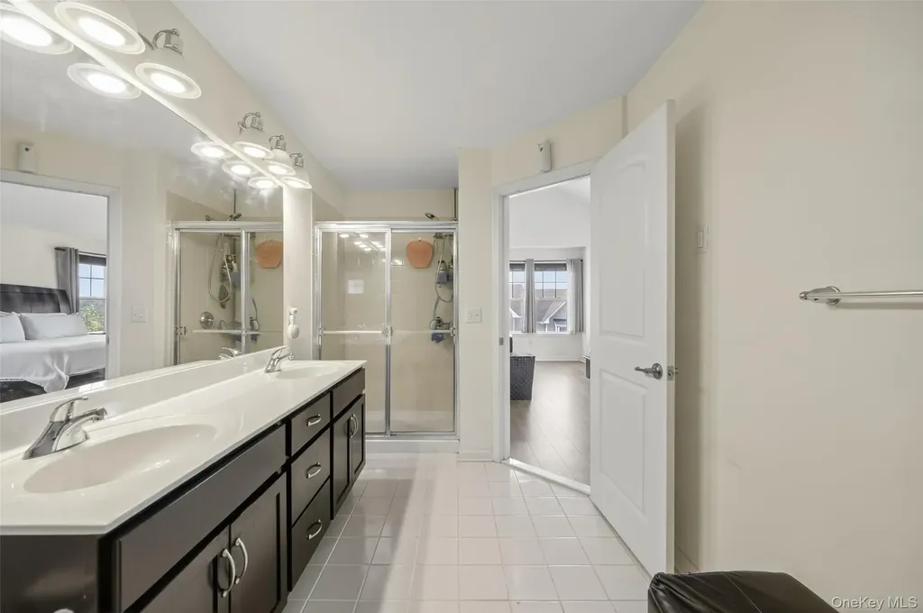 1802 Hawthorn Way New Windsor NY 12553